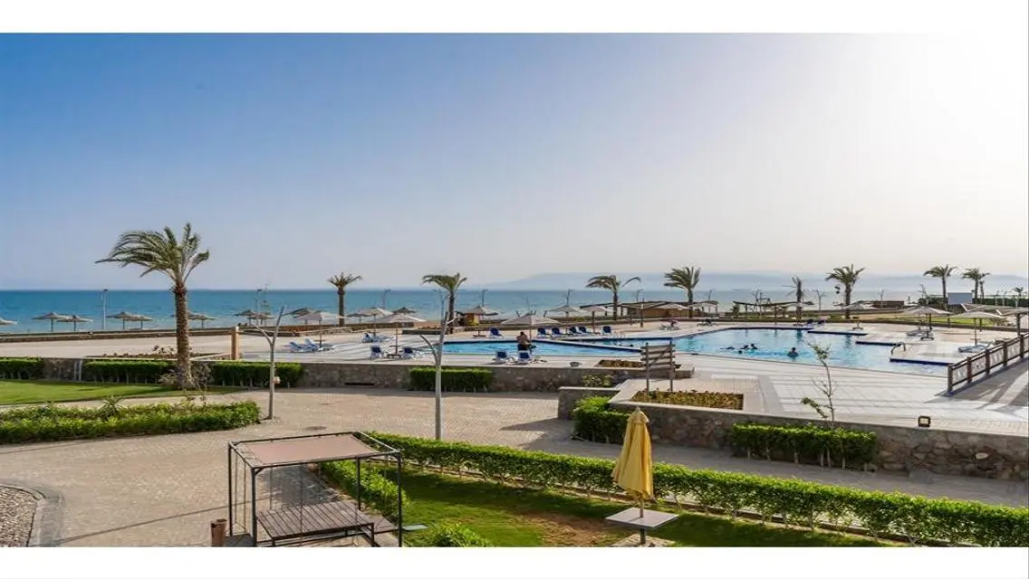 Luxury Apartment with 15m Space, Private Garden and Pool