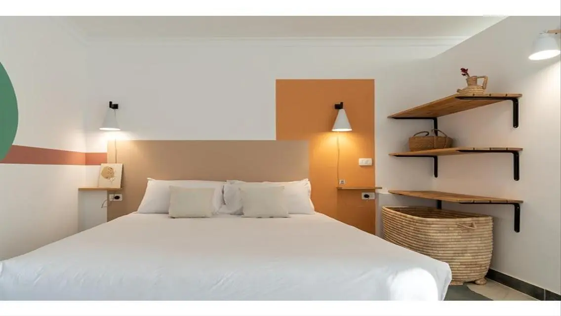 Luxury Apartment with 15m Space, Private Garden and Pool