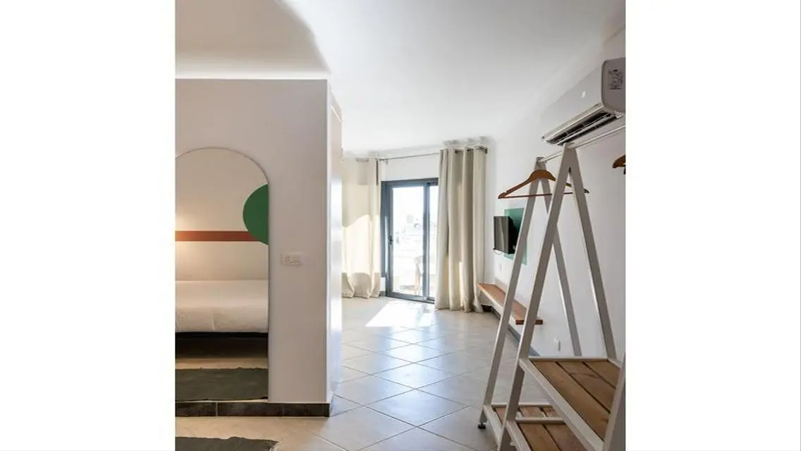 Luxury Apartment with 15m Space, Private Garden and Pool
