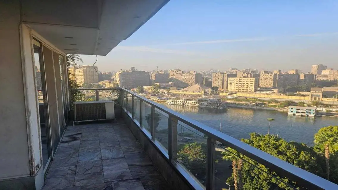 فيلا فاخرة مطلة على البحيرات