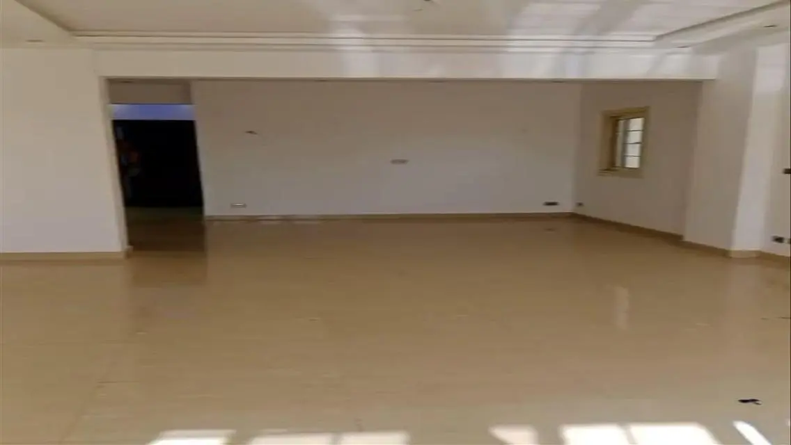 شقة فاخرة للإيجار بموقع متميز