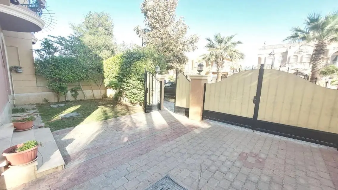 شقة فاخرة بمساحة 280 متر مربع