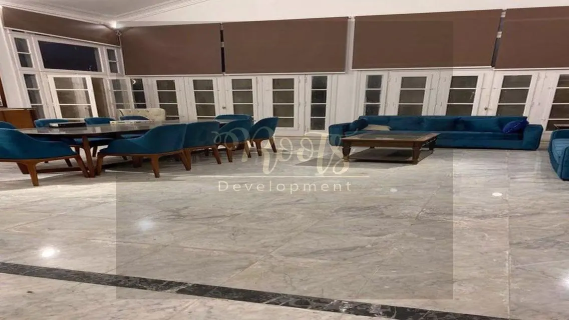 شقة فاخرة للبيع في موقع متميز