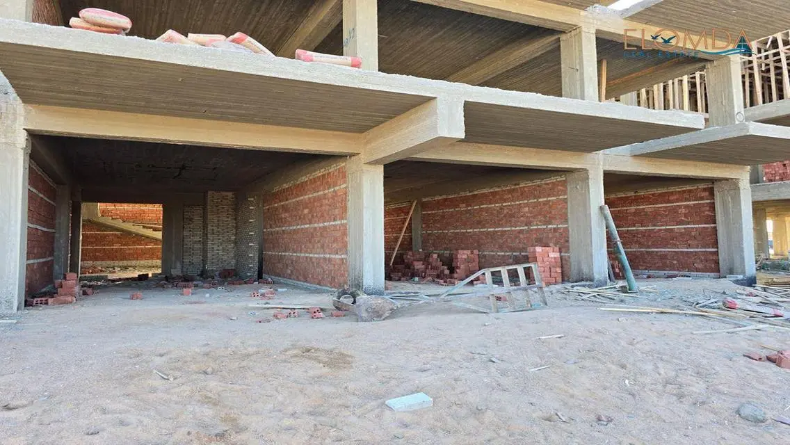 فيلا فاخرة مع مسبح خاص وحديقة في منطقة مطلة