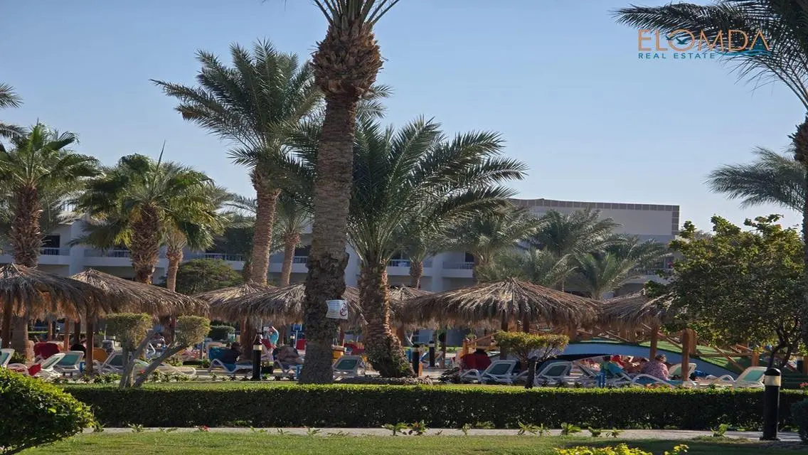 فيلا فاخرة مع مسبح خاص وحديقة في منطقة مطلة