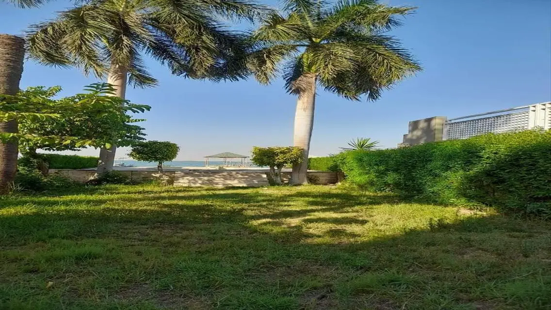 فيلا فاخرة للبيع في موقع متميز