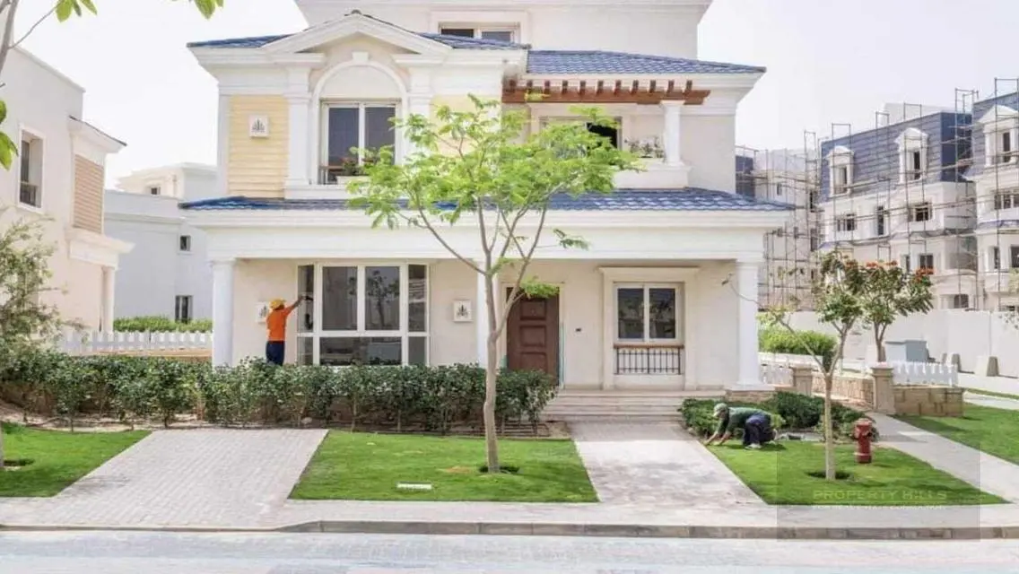 Luxury Villa with Private Garden and Exceptional Amenities