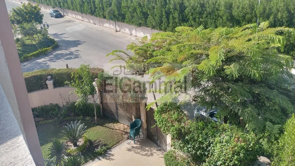 فيلا فاخرة مع حديقة خاصة ووسائل راحة متميزة