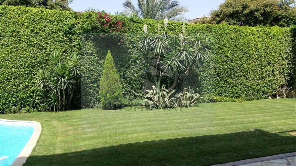 فيلا فاخرة للبيع بإطلالة على البحيرات