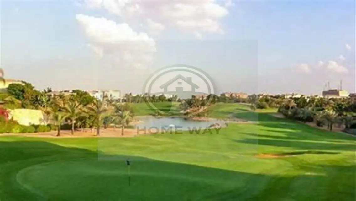 فيلا فاخرة للبيع بإطلالة على البحيرات