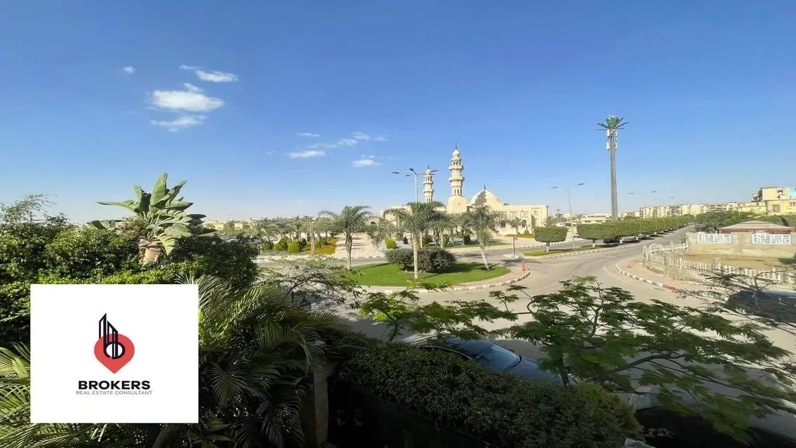 شقة فاخرة بمساحة واسعة للبيع