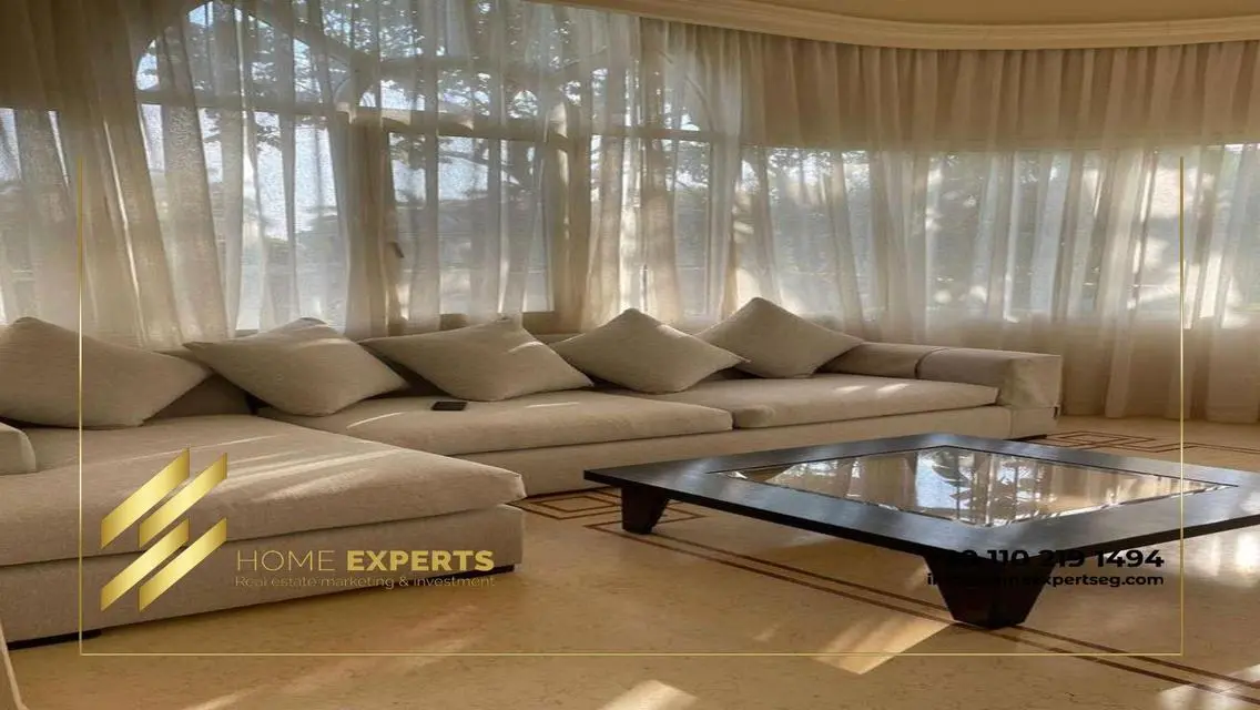 Luxury Apartment with Lake View