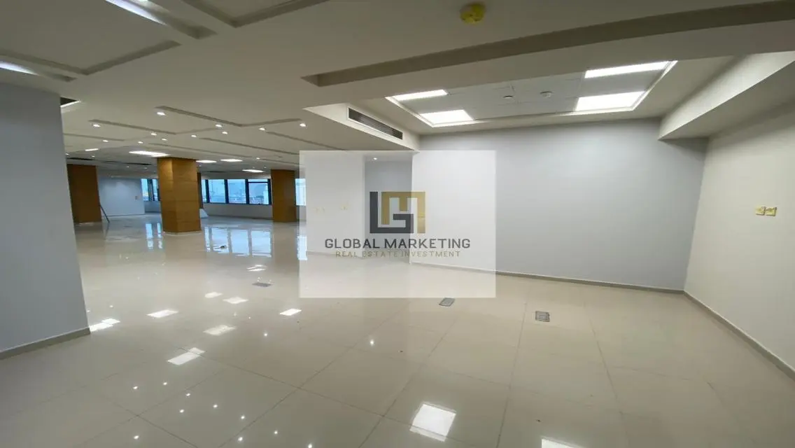 Modern Office for Rent - 350 Square Meters in Prime Location