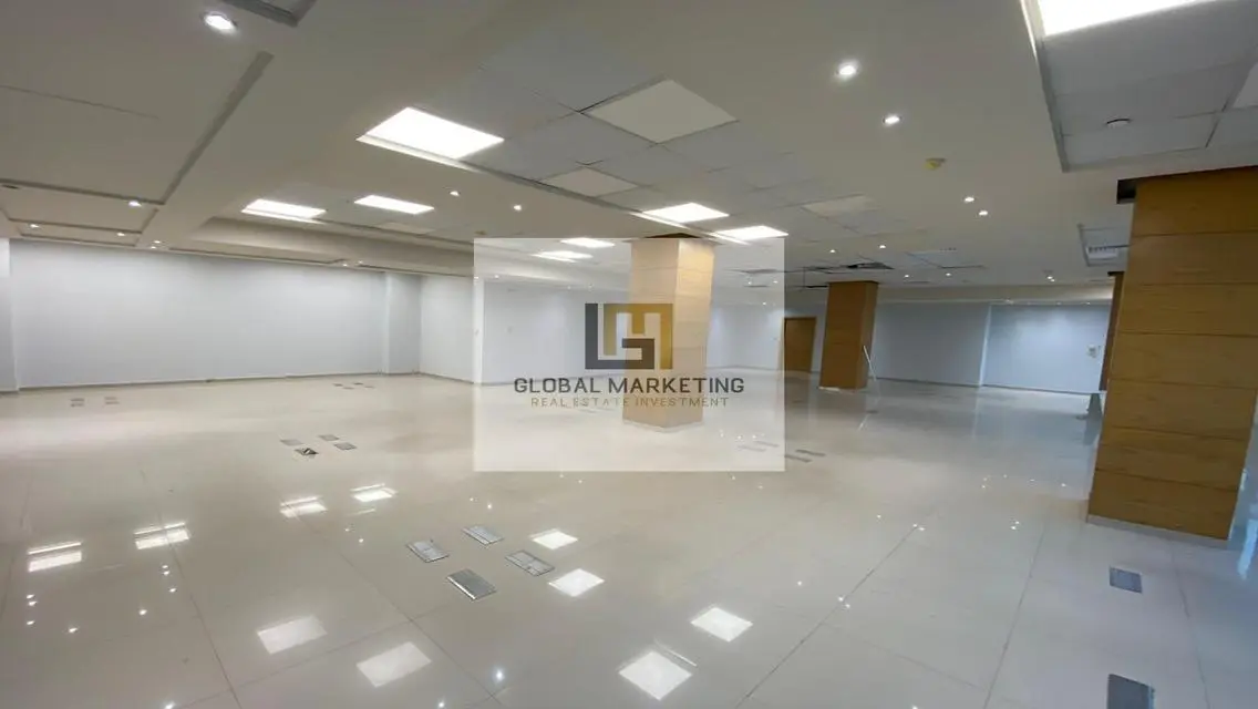 Modern Office for Rent - 350 Square Meters in Prime Location