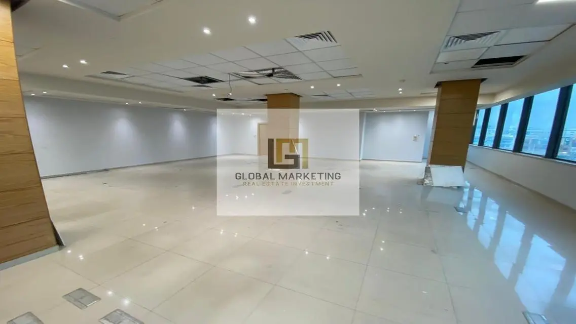 Modern Office for Rent - 350 Square Meters in Prime Location