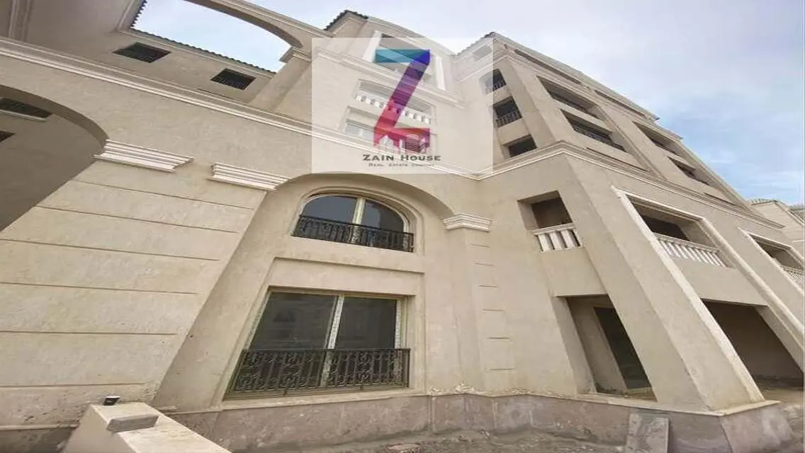 شقة للبيع بمساحة 2500 متر تطل على بحيرات
