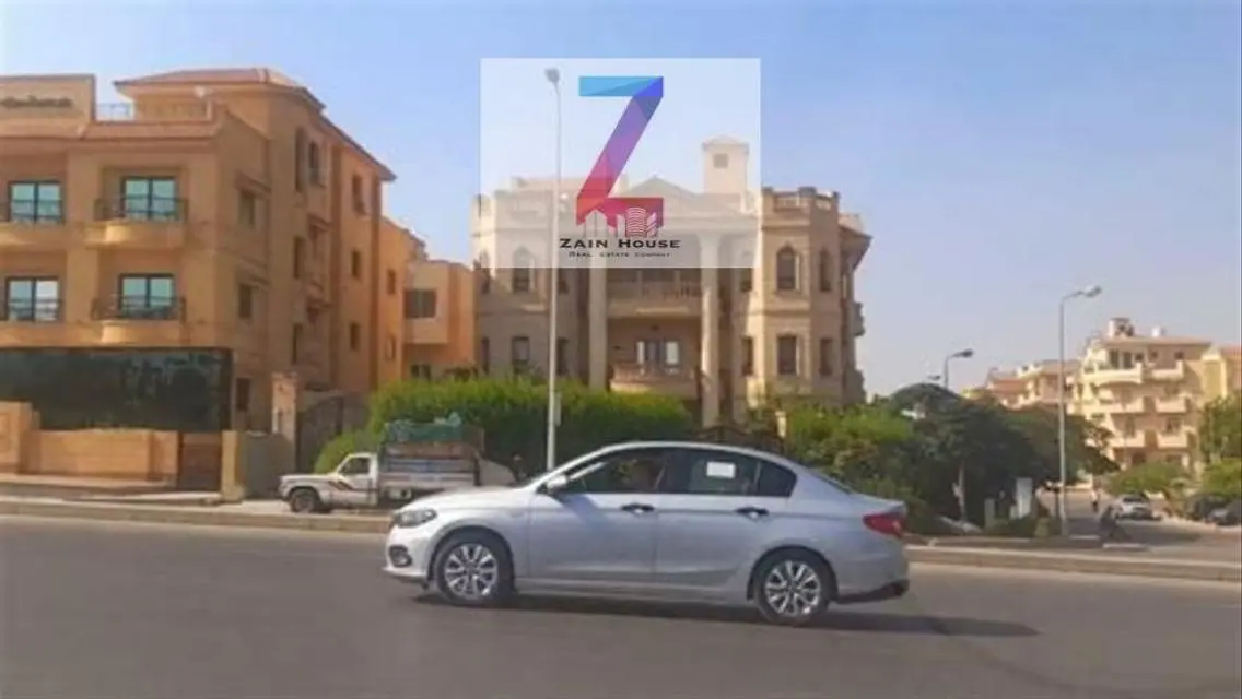 شقة فاخرة بمساحة 33 متر بحديقة خاصة