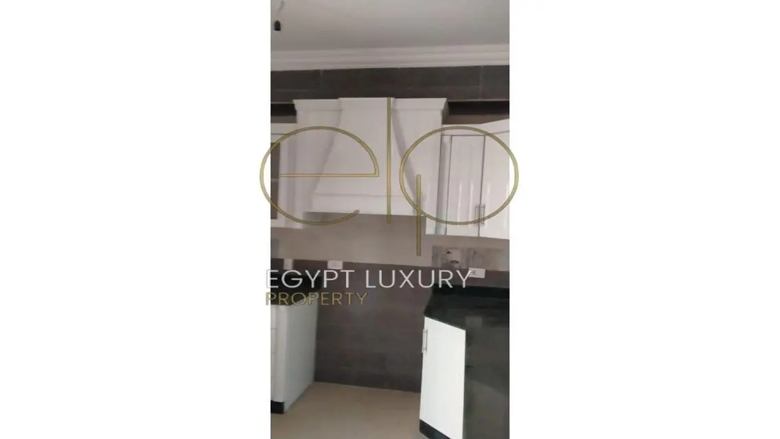 فيلّا راقية مع حديقة ومسبح مشترك