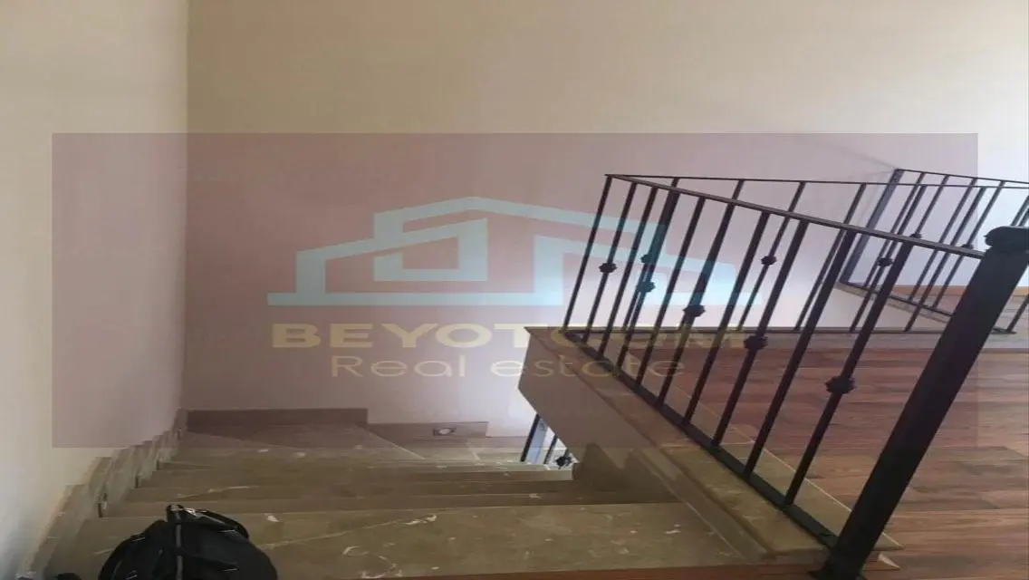 شقة فاخرة للبيع بمطل على بحيرات