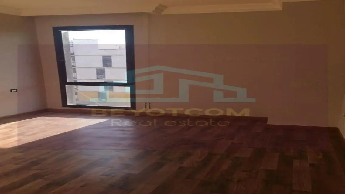 شقة فاخرة للبيع بمطل على بحيرات