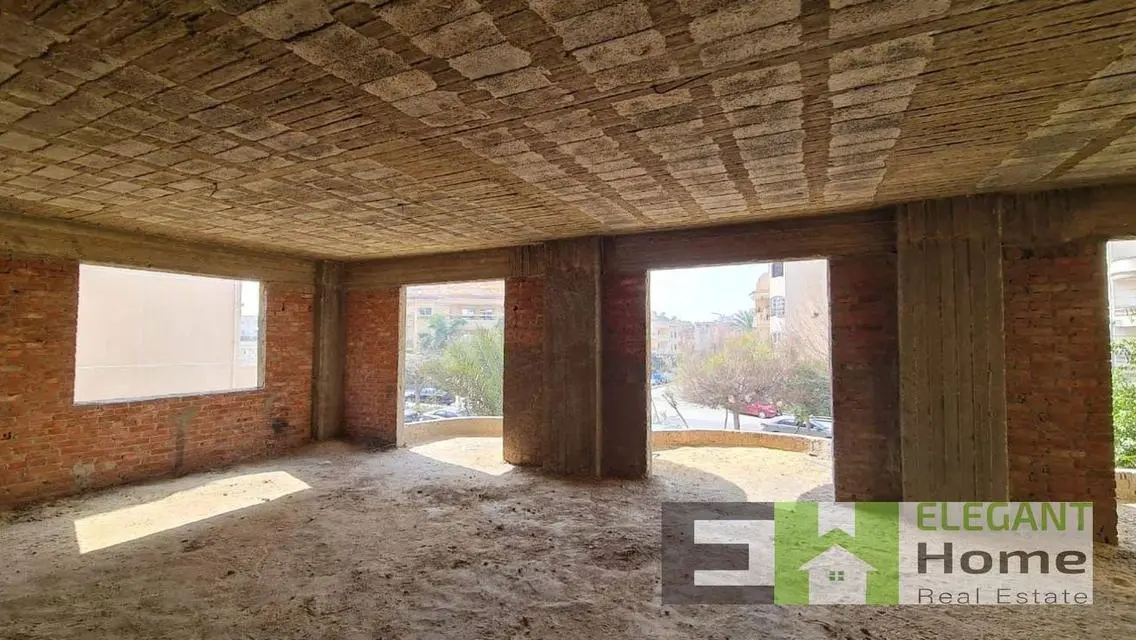 Stunning Apartment with Scenic View for Sale in the Heart of the City
