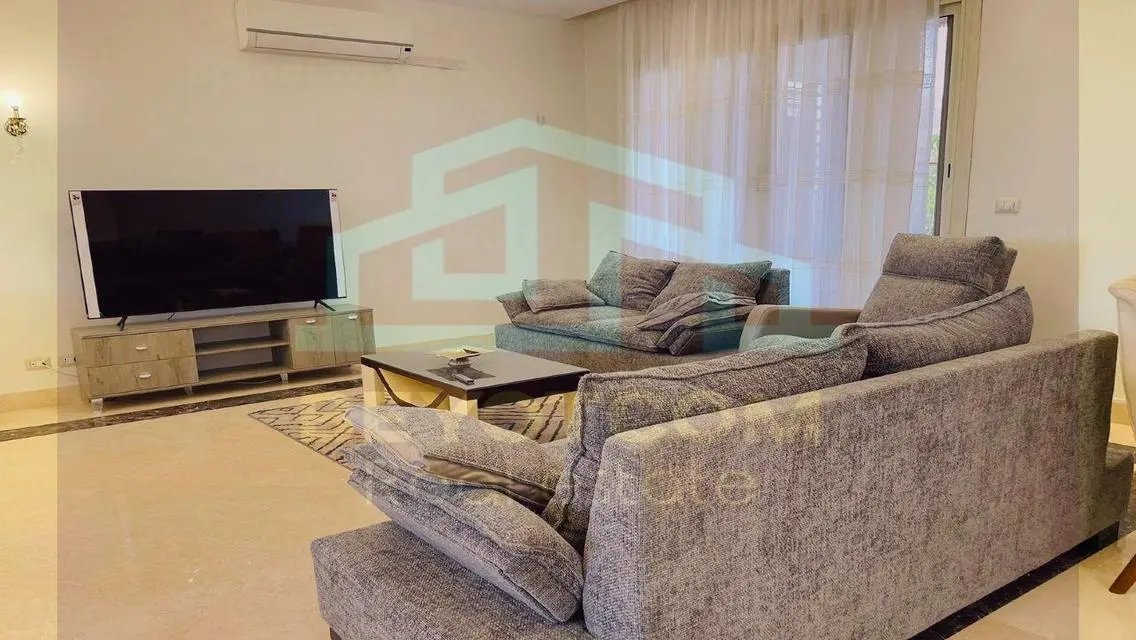 شقة فاخرة للإيجار مع حديقة خاصة ومسبح