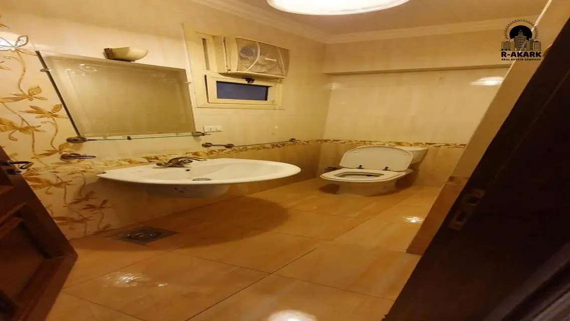 Luxurious Property with 4 Bedrooms and 3 Bathrooms - 300 sqm