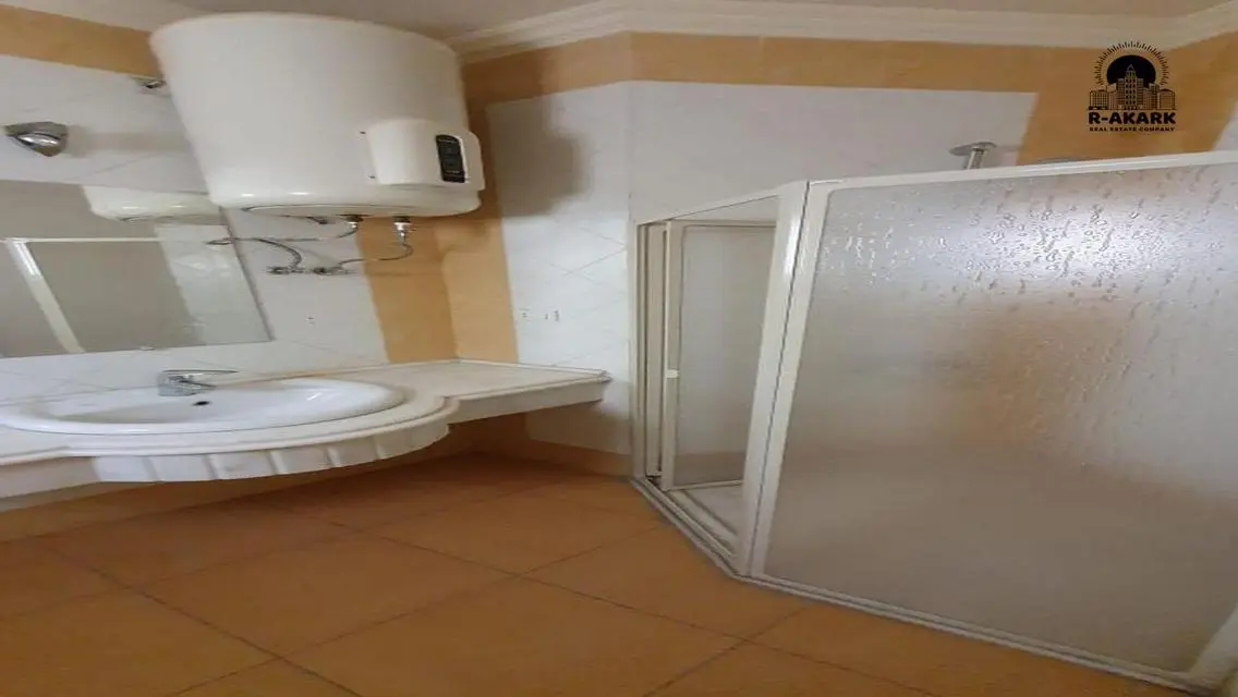 Luxurious Property with 4 Bedrooms and 3 Bathrooms - 300 sqm