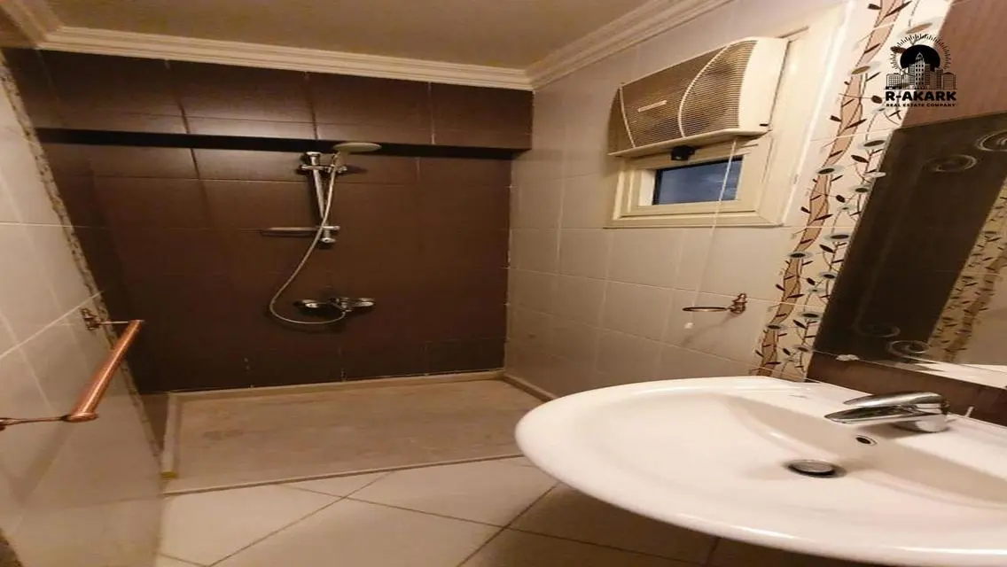 Luxurious Property with 4 Bedrooms and 3 Bathrooms - 300 sqm