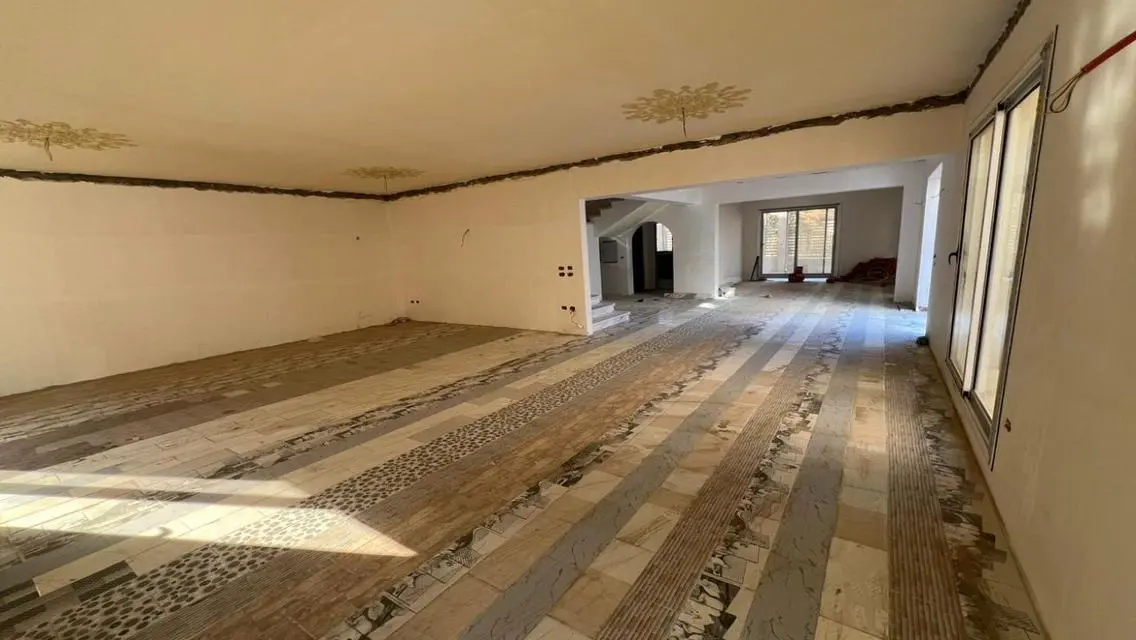 فريدة من نوعها: فيلا فاخرة بمساحة واسعة مع حدائق ومسبح مشترك