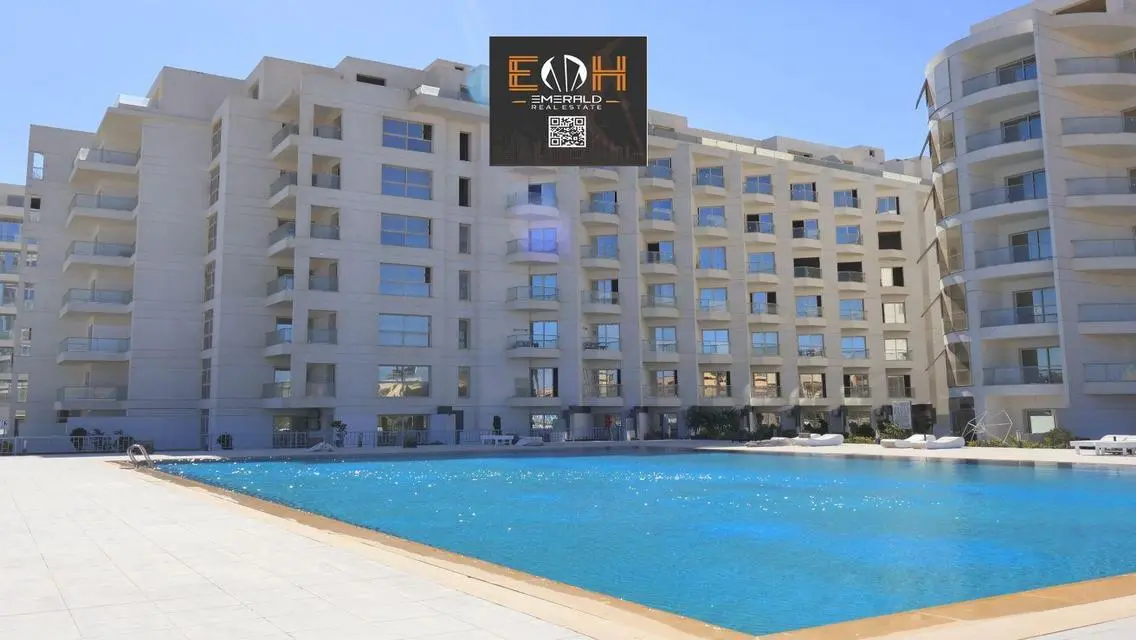 Luxury Apartment for Sale with Stunning Lake Views