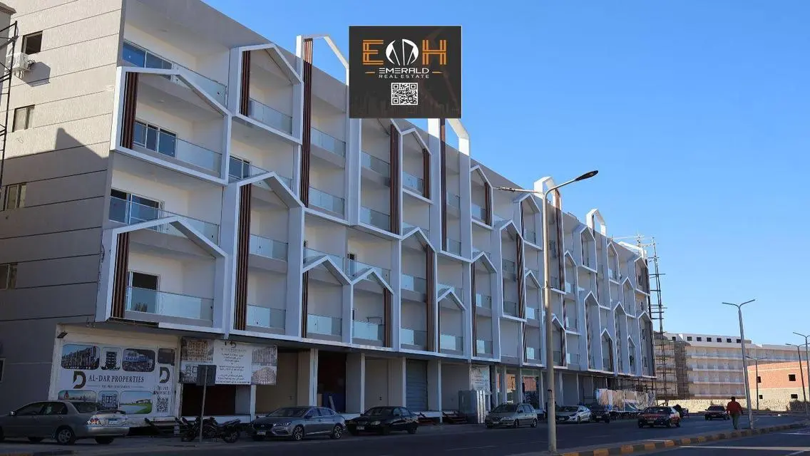 Luxury Apartment for Sale with Stunning Lake Views