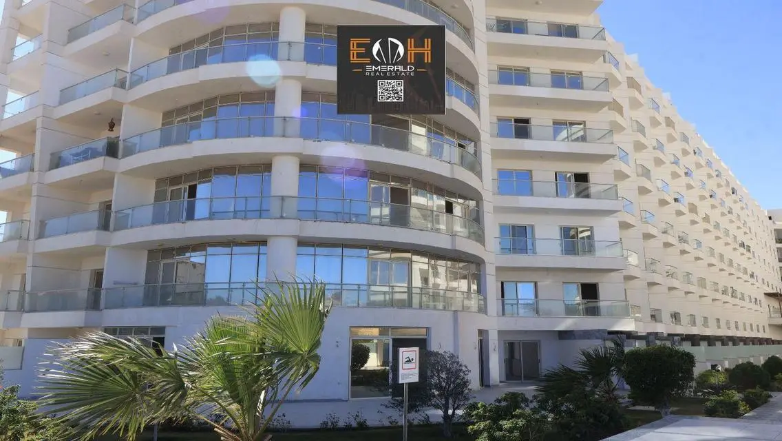Luxury Apartment with Direct Lake View and Premium Amenities