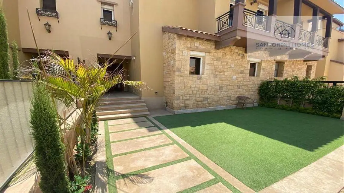 إيجارات فاخرة في سانتوريني