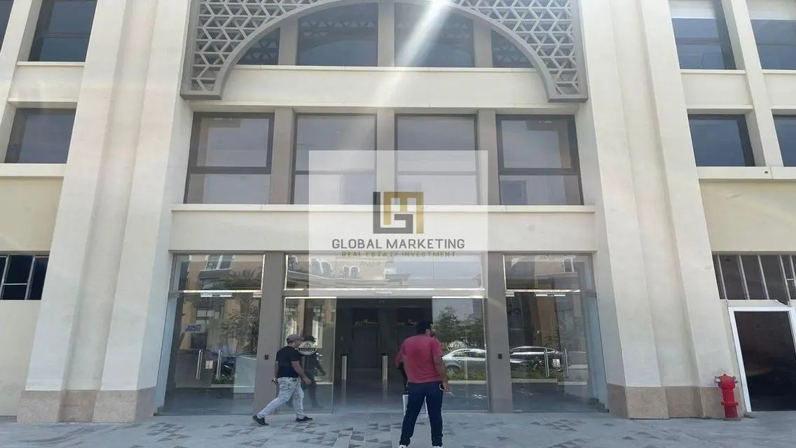مكتب فاخر للإيجار بمساحة 1400 متر