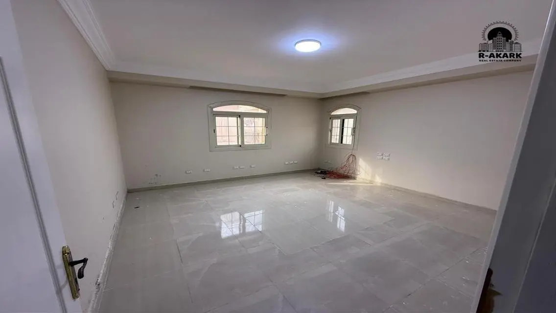شقة فاخرة بمساحة 340 متر للبيع