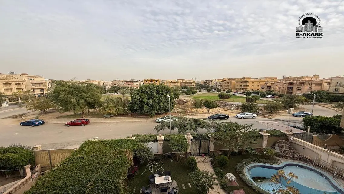 شقة فاخرة بمساحة 340 متر للبيع