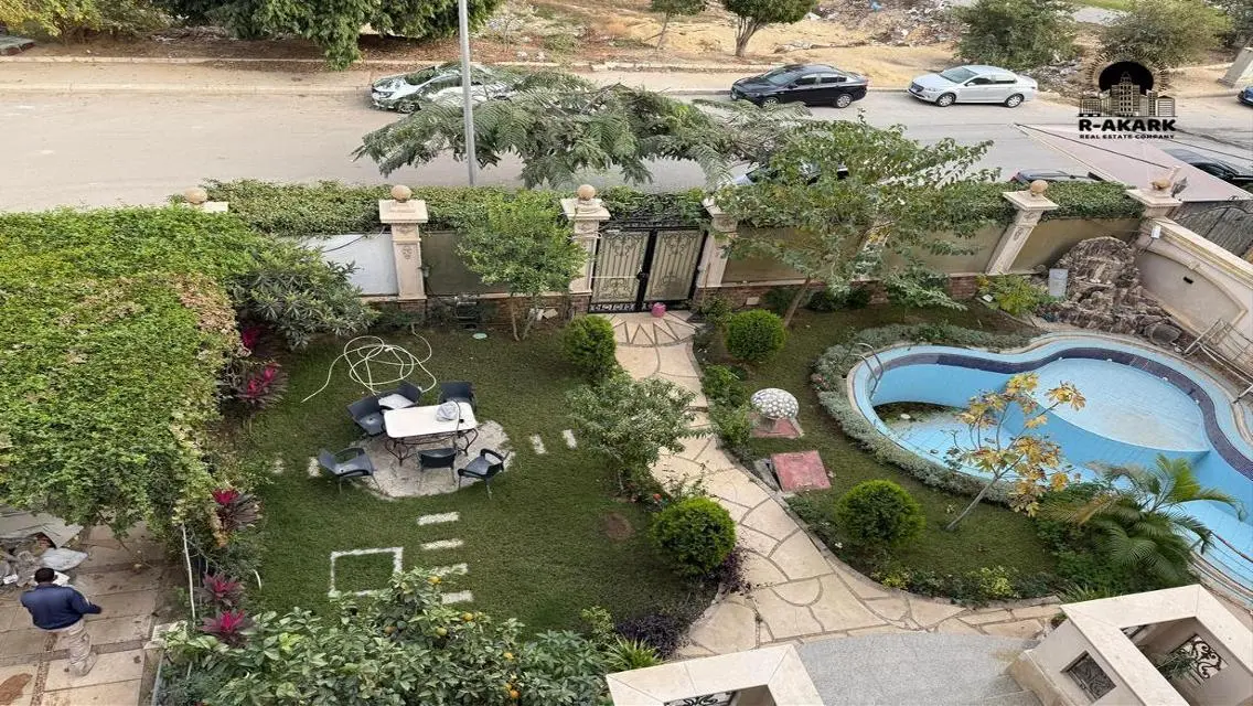 شقة فاخرة بمساحة 340 متر للبيع