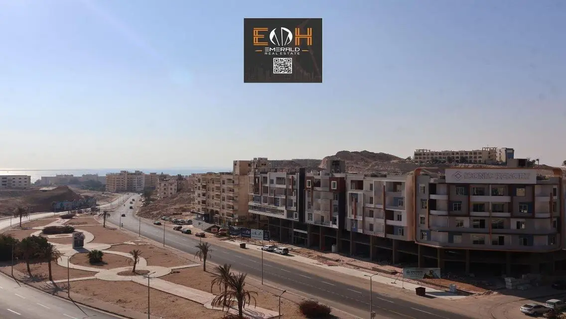 Luxurious Apartment with Lake View in Heart of the City