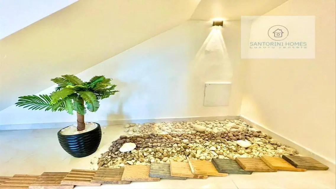 Luxury Apartment for Rent in Santorini - 300 sqm