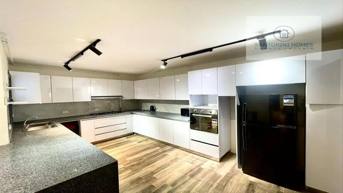 Luxury Apartment for Rent in Santorini - 300 sqm