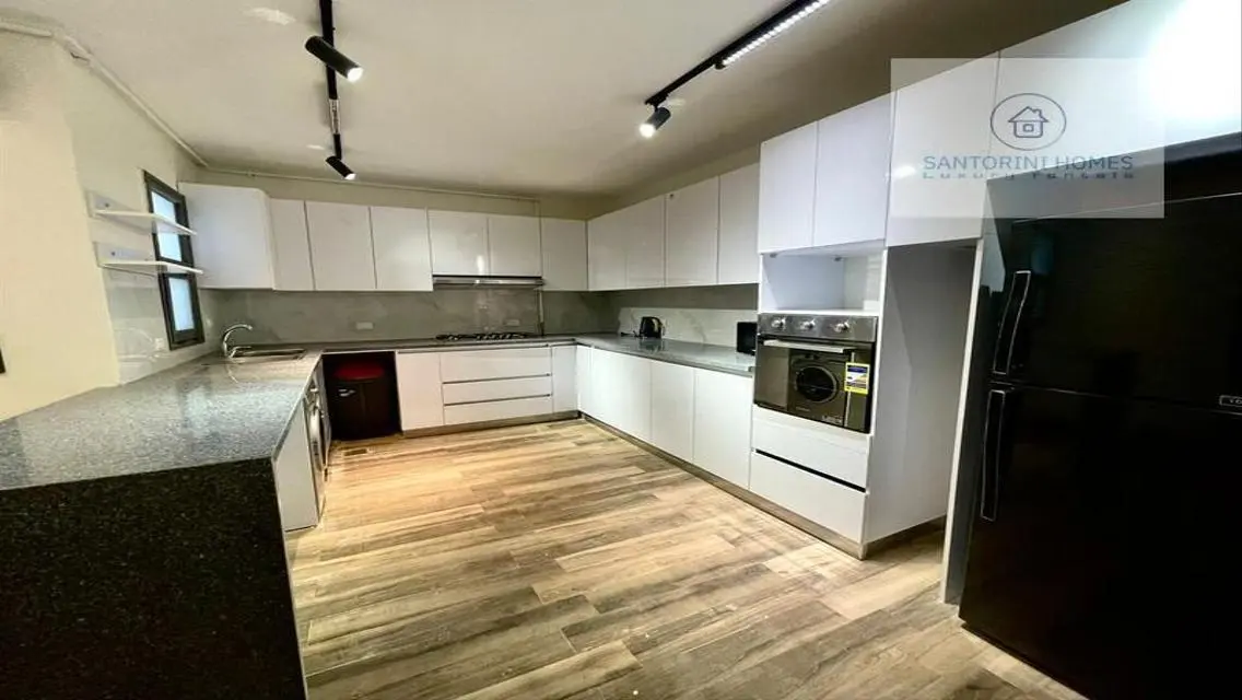 Luxury Apartment for Rent in Santorini - 300 sqm