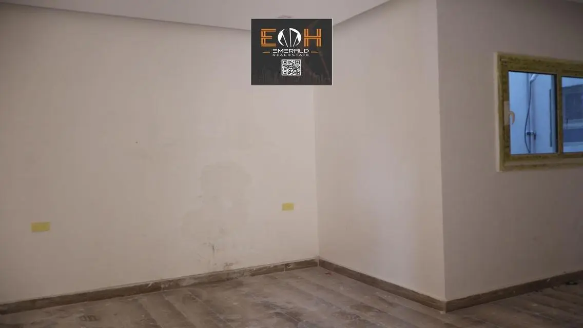 Luxurious Apartment with Spacious Balcony and Shared Pool