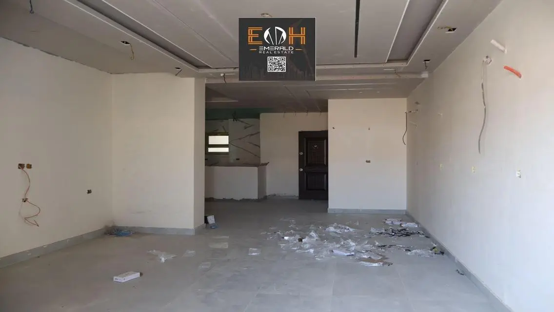 فيلا فاخرة للبيع بإطلالة مميزة على البحيرات