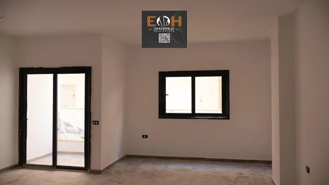 Luxury Apartment with Balcony and Shared Pool