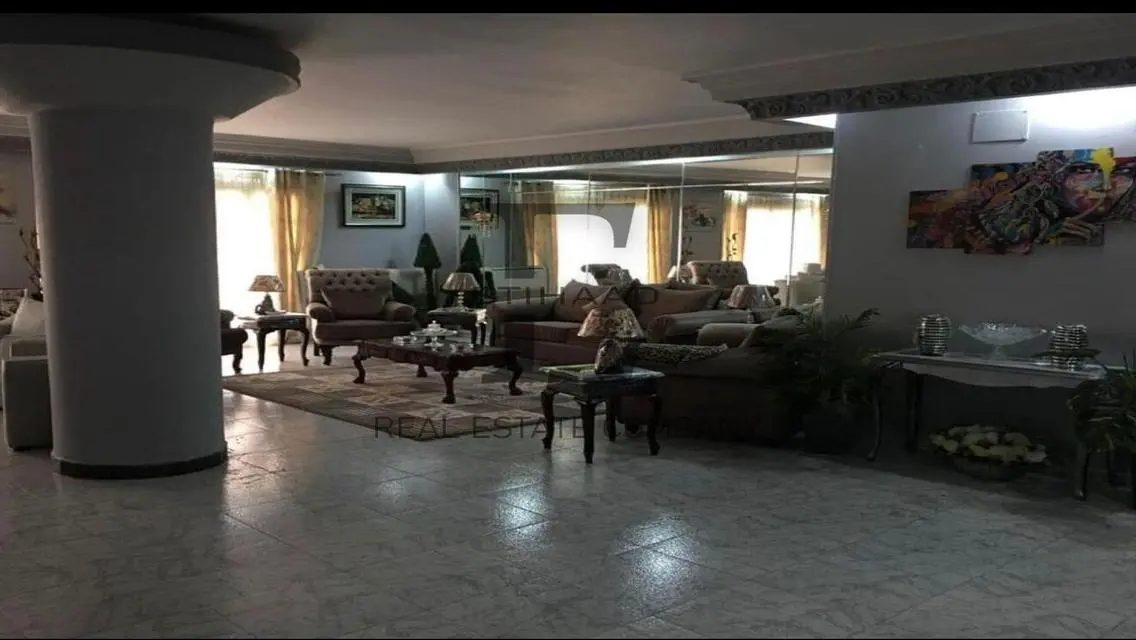 شقة فاخرة مطلة على معلم رئيسي