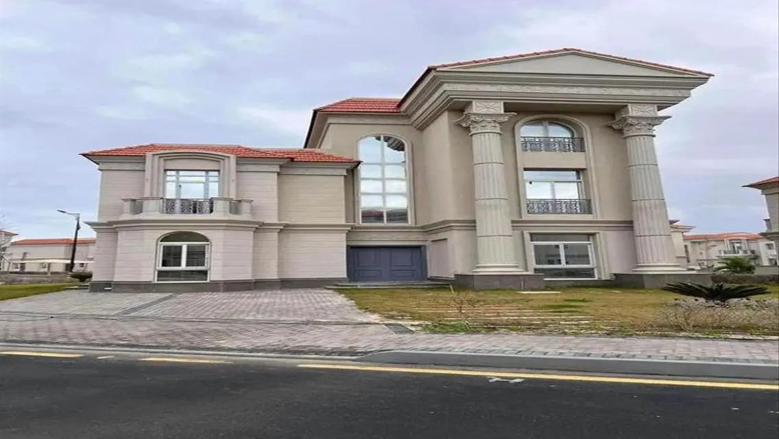 Luxury Villa with Private Garden and Pool in Prime Location