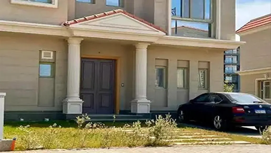 Luxury Villa with Private Garden and Pool in Prime Location