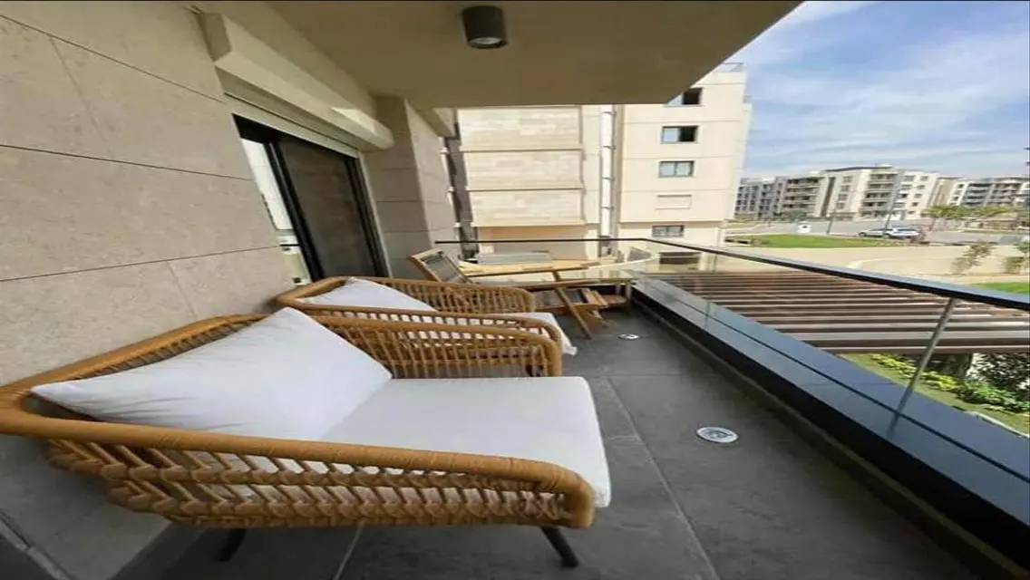 Luxurious Villa with Private Lakes and Complete Amenities