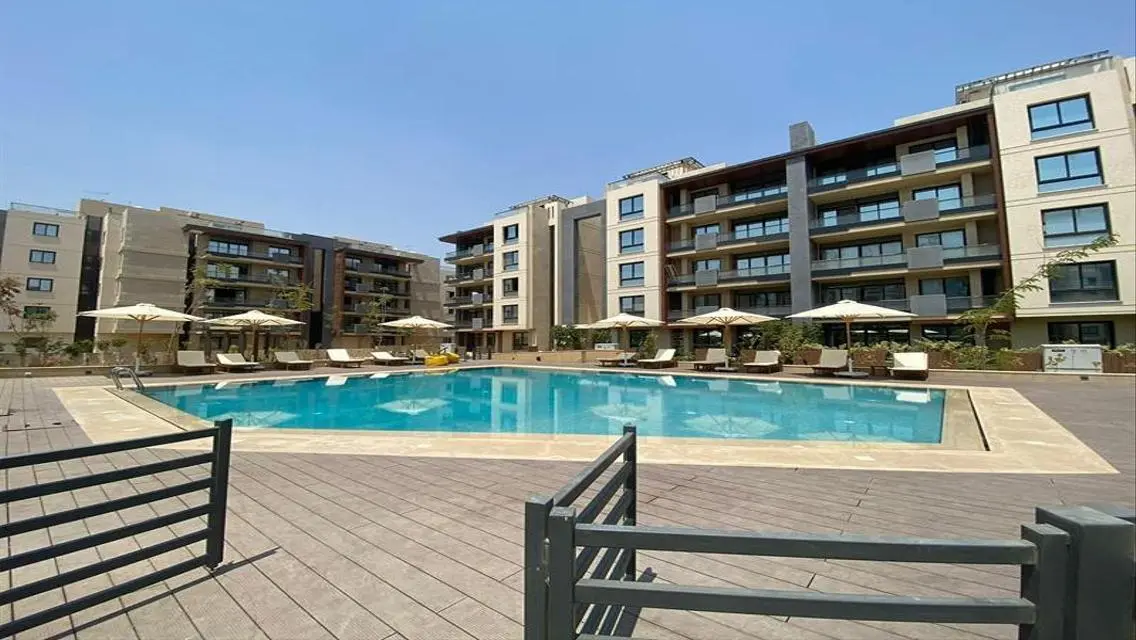 Luxurious Villa with Private Lakes and Complete Amenities